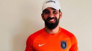 Arda Turan exjugador del Barcelona habría sido acusado de "acoso sexual" y "portar arma sin licencia".