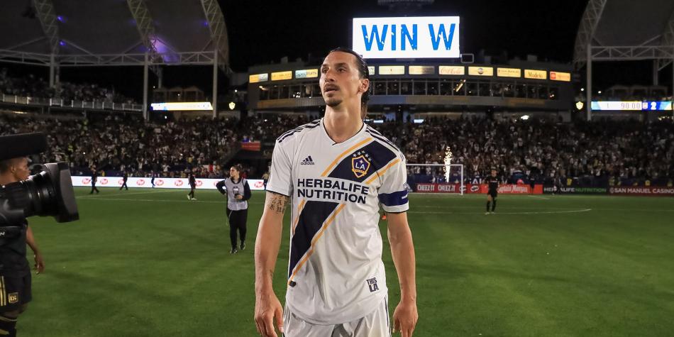 Zlatan Ibrahimovic codos de hierro: fracturó cara a jugador rival