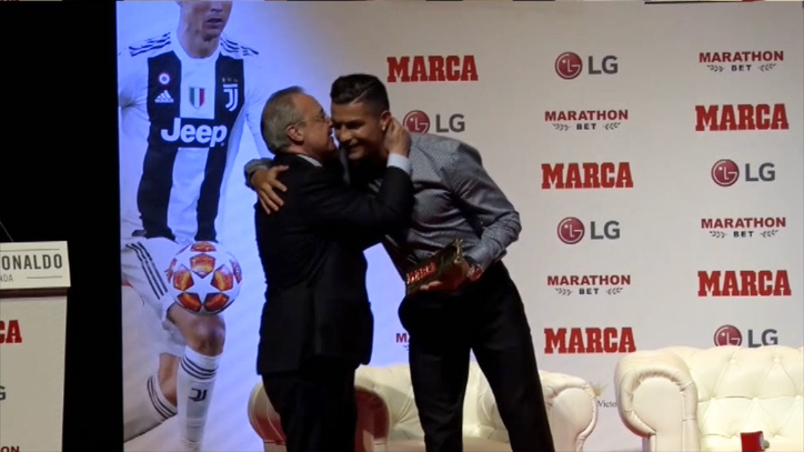El beso de Florentino a Cristiano Ronaldo entre gritos de "¡fíchalo otra vez!"