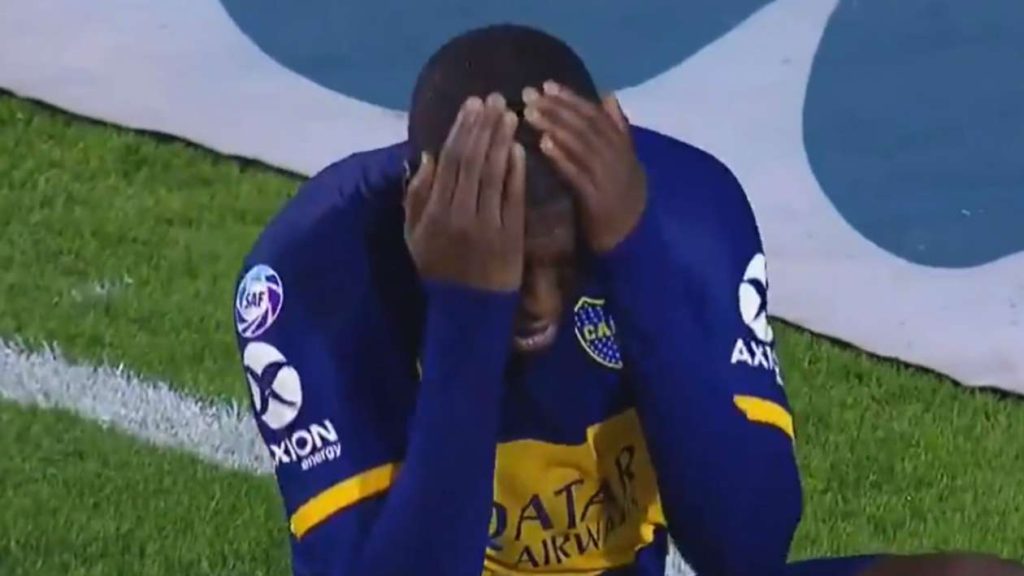 Hurtado se lo perdió con el arco libre en el partido de Boca contra Huracán
