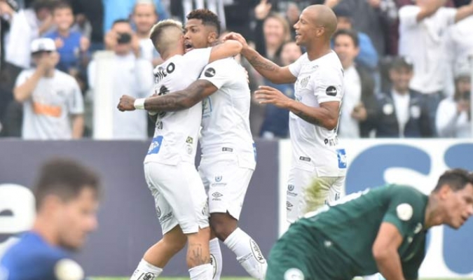 Yeferson Soteldo imparable: lidera goleada del Santos con un doblete