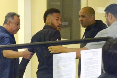 Caso Neymar: por falta de pruebas, la Justicia brasileña archivó la denuncia contra él por violación