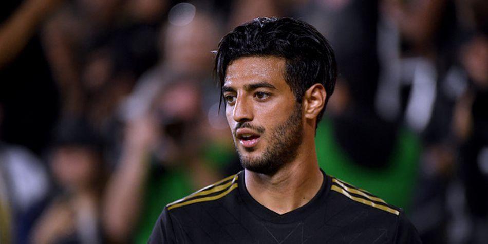 Carlos Vela: "Me estaba tomando una piña colada, me llamó mi agente y le dije que sí al Barcelona"