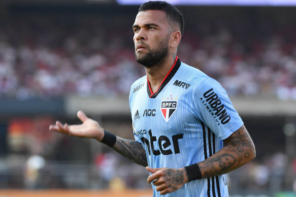 Aun con la llama viva: Dani Alves marcó en su debut con Sao Paulo
