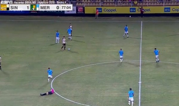 Fútbol mexicano: Árbitro se desplomó y causó pánico en todo el estadio