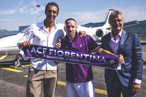 Franck Ribery no deja el fútbol y fue anunciado por la Fiorentina de la Serie A