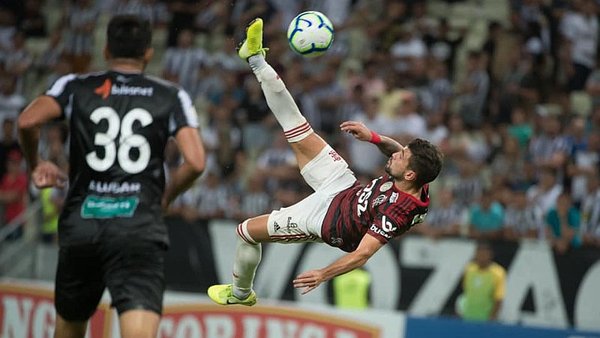 Golazo de chilena del uruguayo Giorgian de Arrascaeta con Flamengo da la vuelta al mundo