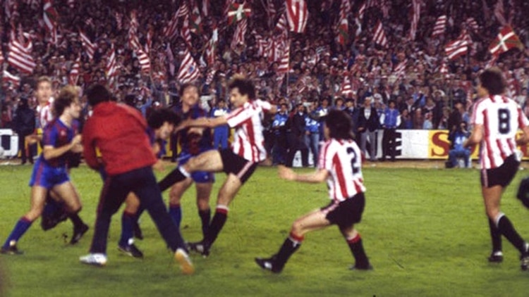 Hace 35 años de la batalla campal entre el Barcelona y el Bilbao: Maradona karateca