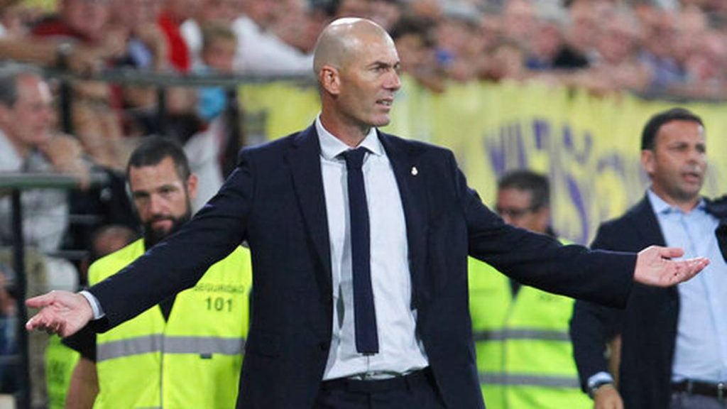 Real Madrid gana en Sevilla y comparte la cima de la liga española