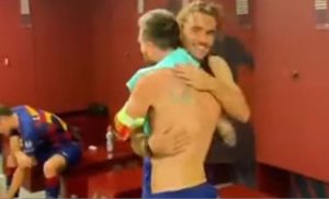 El abrazo entre Messi y Griezmann en el vestuario del Barcelona que acalla rumores