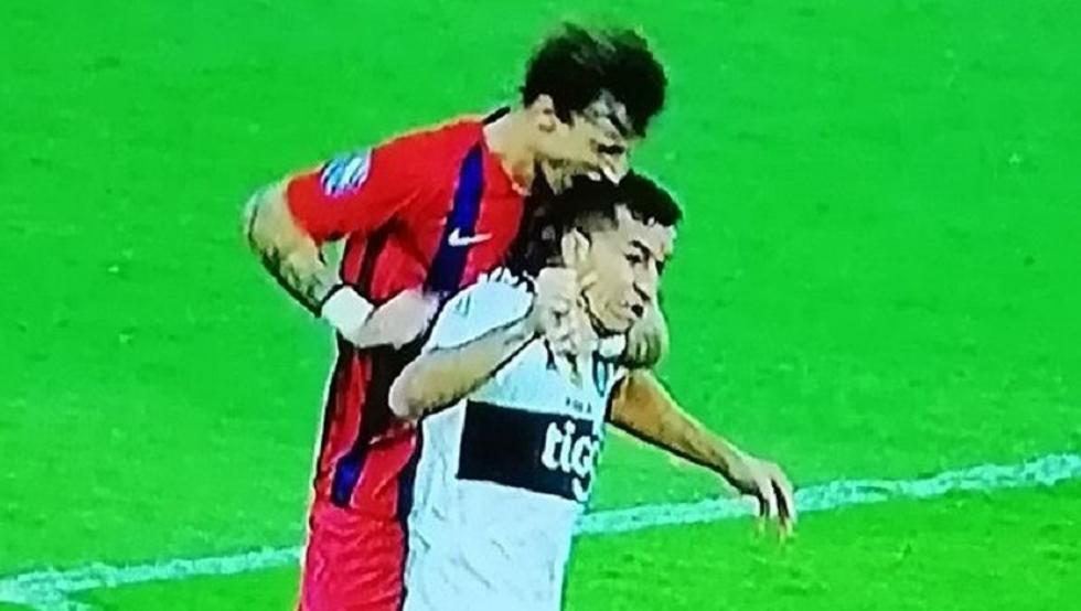 Mordisco de Fernando Amorebieta le da la vuelta al mundo