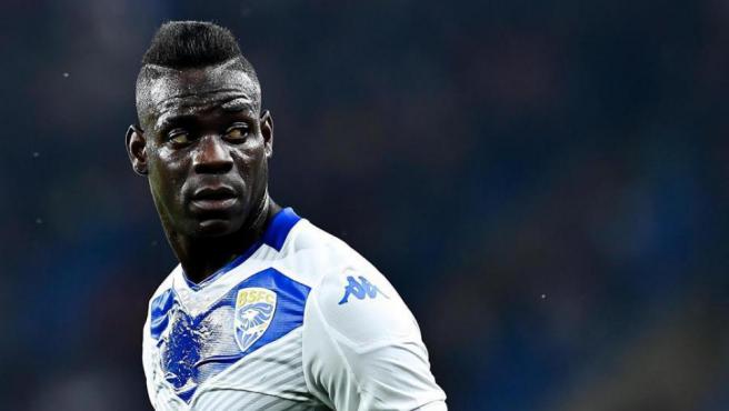 El presidente del Brescia: "Balotelli es negro, está trabajando para aclararse"