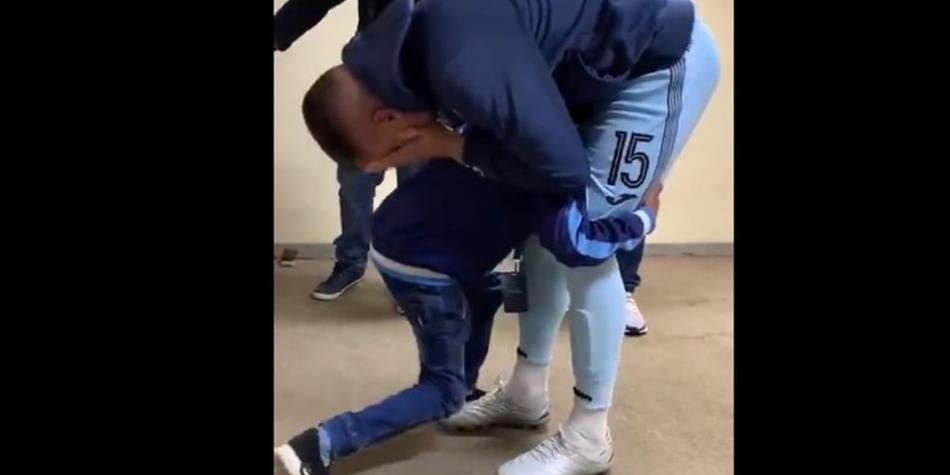 Video conmovedor de niño rogando a jugador para que no deje a su club