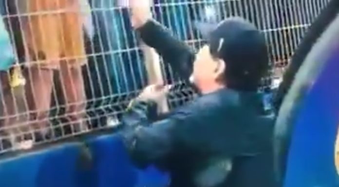 La reprochable actitud de Maradona con unos niños mexicanos