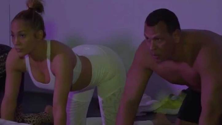 Jennifer Lopez funde con 50 años a su prometido 'All Star' en un entrenamiento NFL
