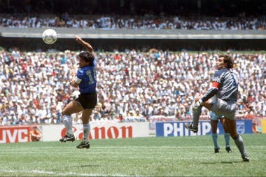 Peter Shilton volvió a atacar a Diego Maradona por el gol con la mano: "Hizo trampa y no se disculpó. No lo respeto"