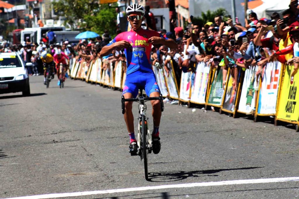 oto/Carlos Eduardo Ramírez- El yaracuyano Leonel Quintero (Venezuela País de Futuro) cruzó de primero en la cuarta etapa, con final en La Grita.