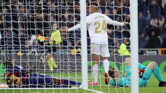 Real Madrid derrotó a Barcelona con goles de Vinícius y Mariano Díaz