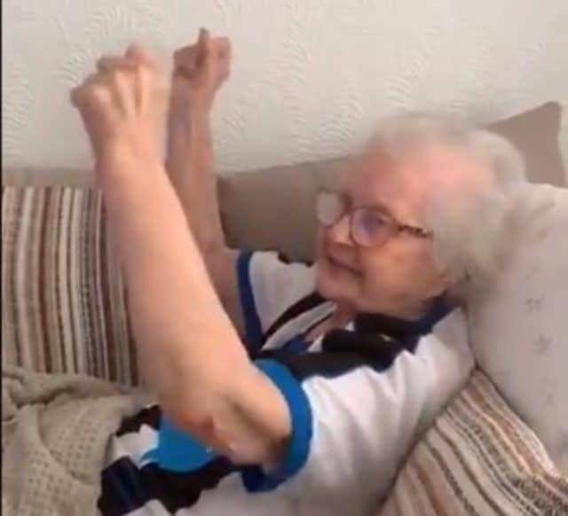 La abuela que le ganó al coronavirus y deliró con el Newcastle