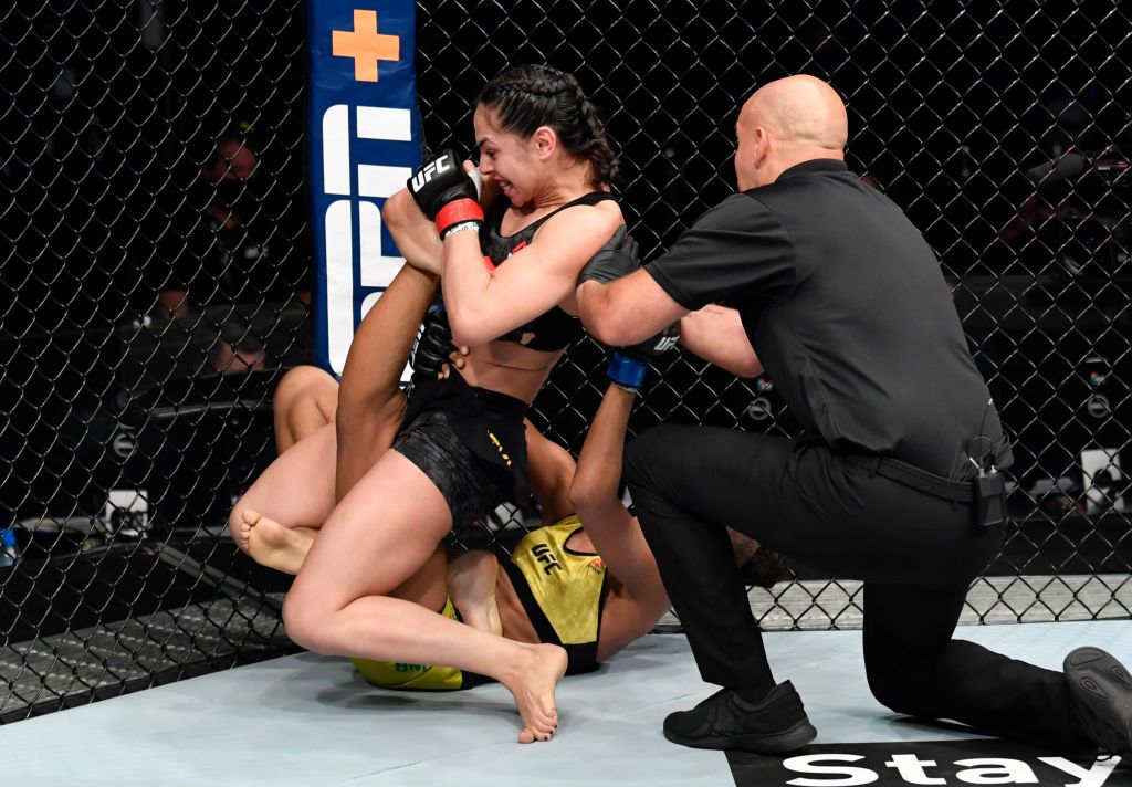 ¡Casi le rompe la pierna! La violenta sumisión con la que Ariane Lipski derrotó a Luana Carolina en UFC Fight Island