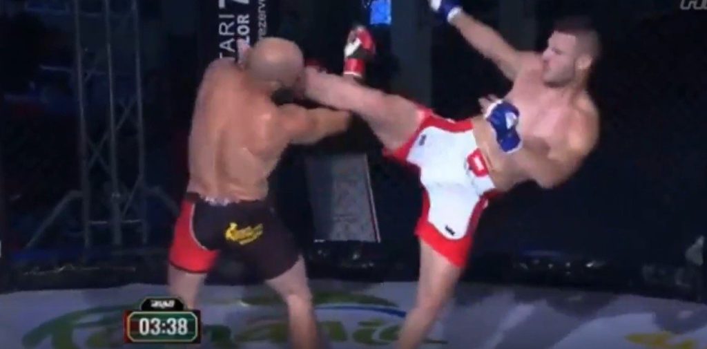 La impresionante patada que preocupó a todos en el mundo de las MMA