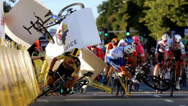 Los ciclistas exigen a la UCI que revise la seguridad en las carreras y que castigue a los que provoquen accidentes