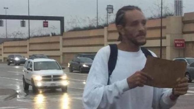 Captan a exjugador de la NBA Delonte West en la indigencia y pidiendo en la calle