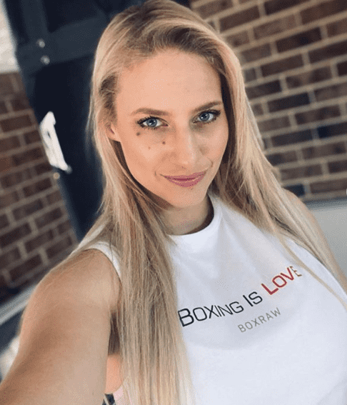La boxeadora Rubia salió a buscar sparring con una foto explosiva