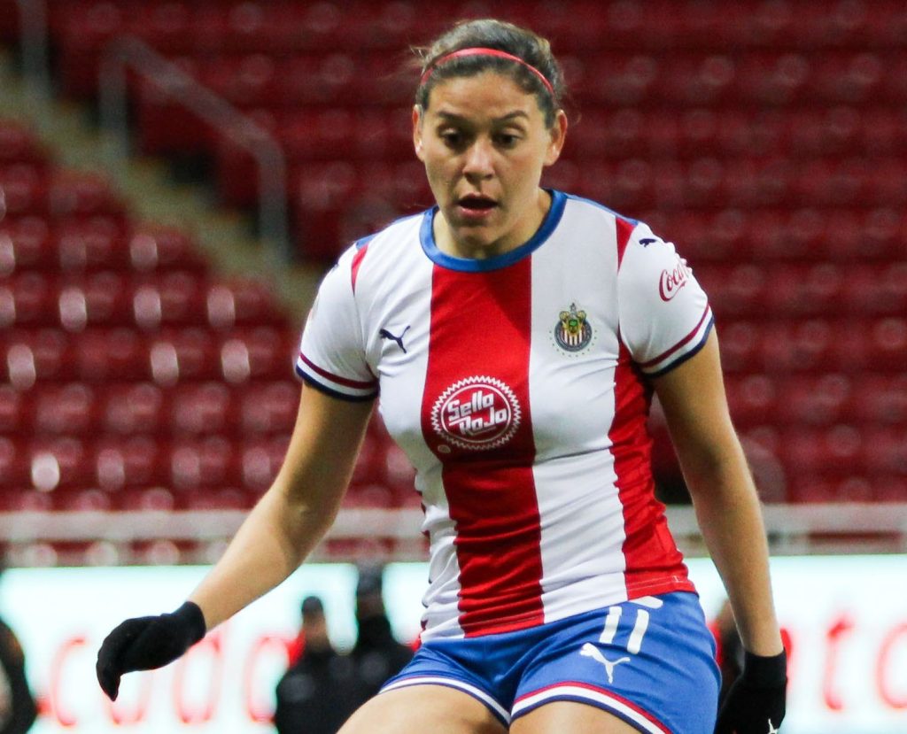 Norma Palafox, la sensual futbolista de la Chivas la rompe fuera de la cancha