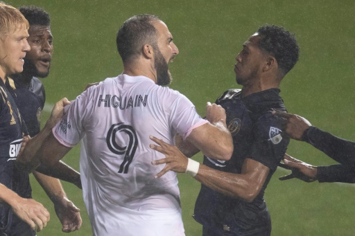 DT de Inter Miami pide a Higuaín evitar más expulsiones por protestar