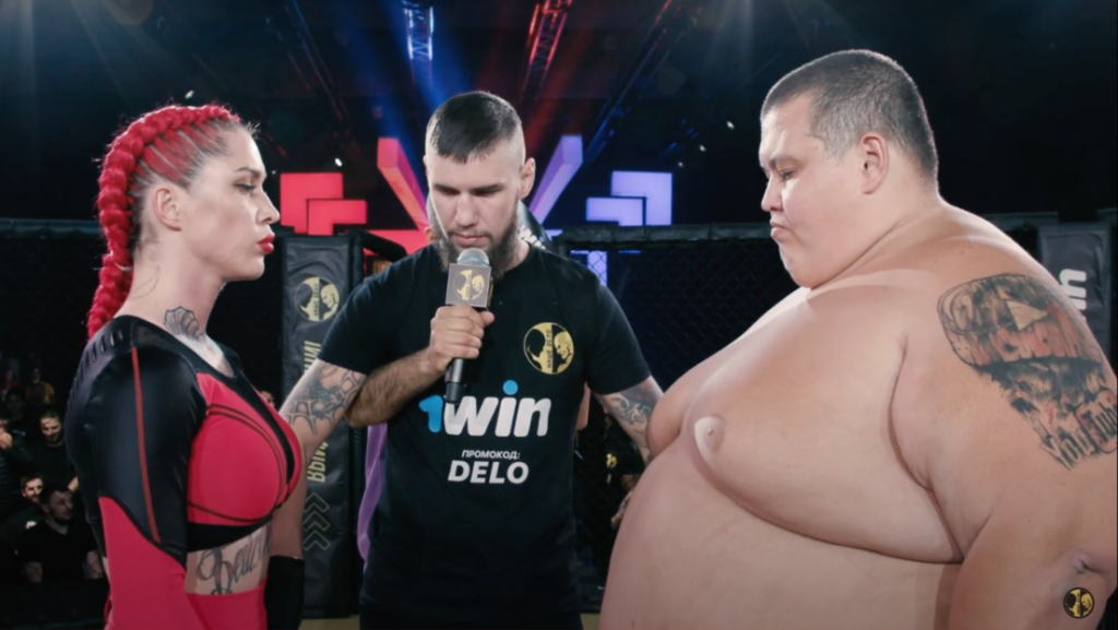 Bloguero de 240 kilos pierde un combate de MMA contra una luchadora