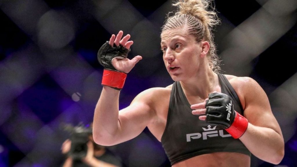 Así dejó una luchadora a su rival durante un fuerte enfrentamiento de MMA