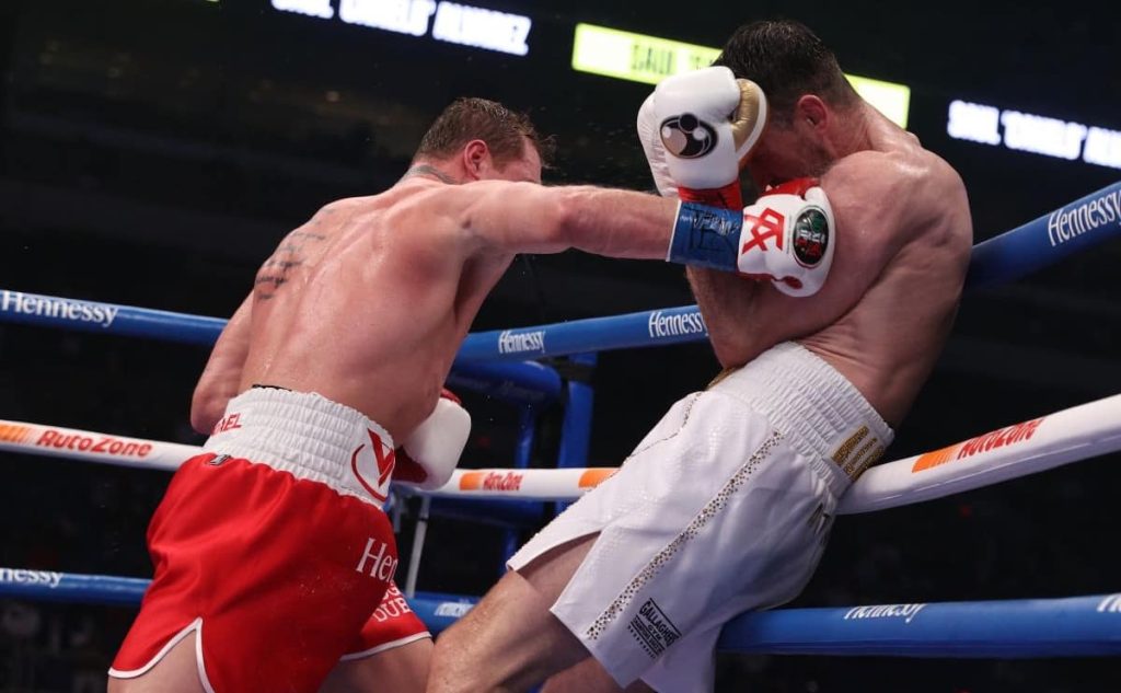 “Canelo buscó golpear mi brazo, para desactivar mi gancho izquierdo”, asegura Callum Smith