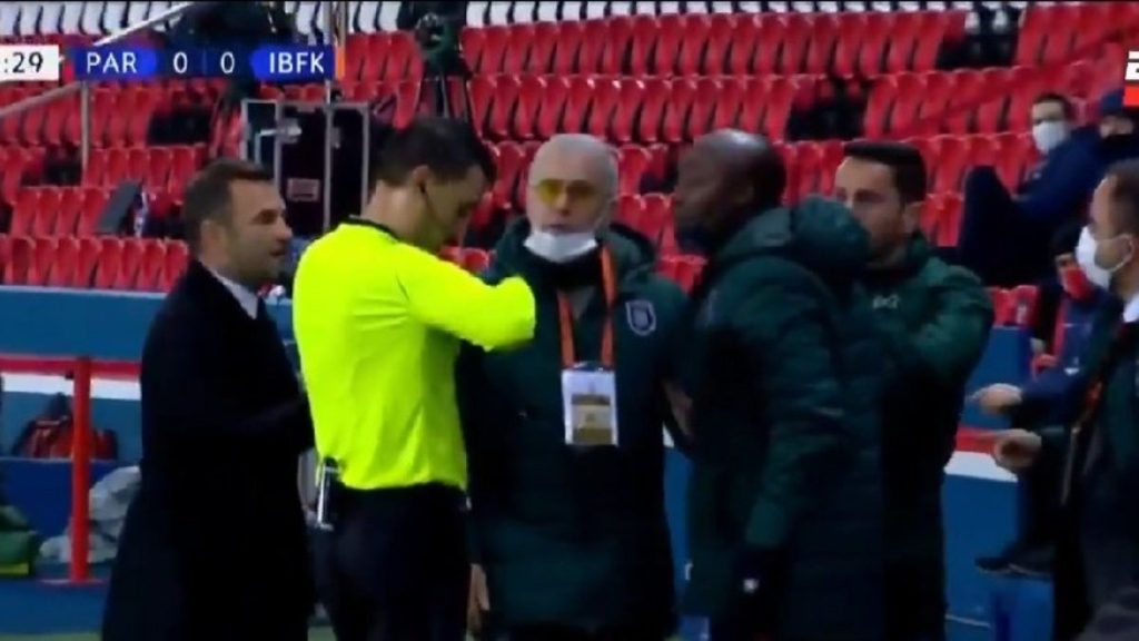 Escándalo: El Estambul se retira del partido contra el PSG por insulto racista