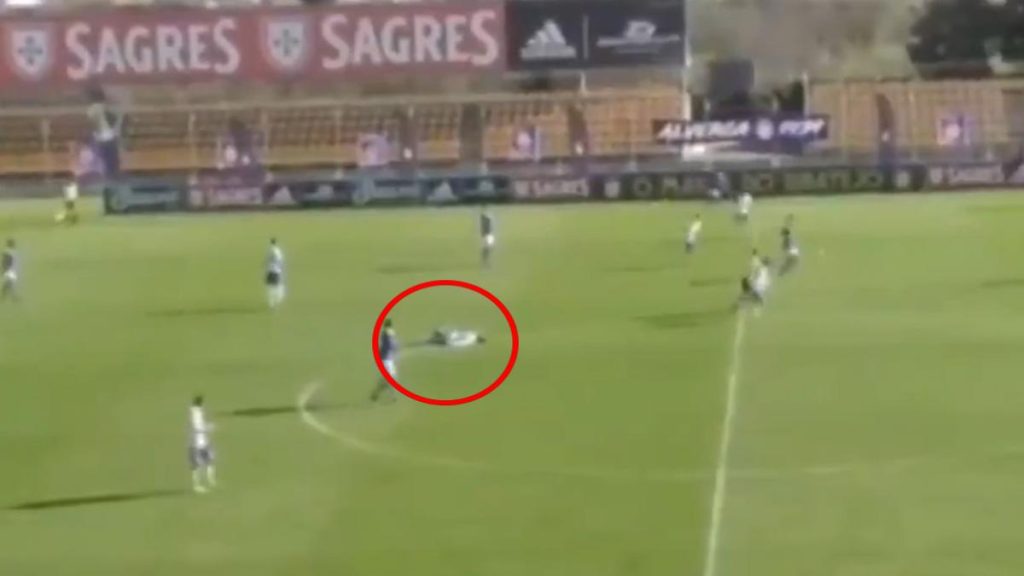 Alex Apolinario, futbolista de Tercera División de Portugal, sufre un infarto en pleno partido