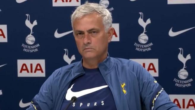 Mourinho y la vacunación de los futbolistas: "Hay gente en mayor riesgo y que la necesita más"
