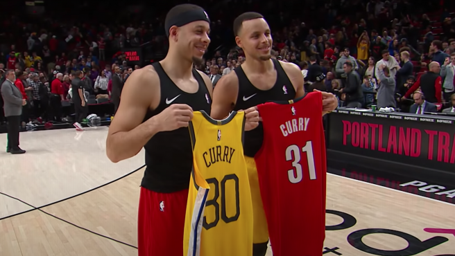Seth Curry da positivo en COVID en pleno partido y enciende las alarmas en la NBA