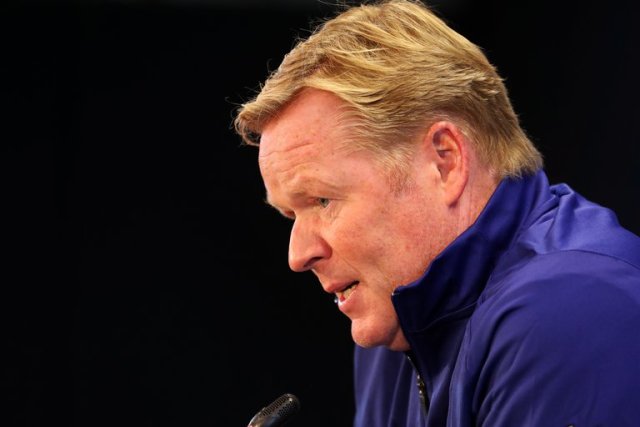 Ronald Koeman, abandonó rueda de prensa porque comenzó a sangrar por la nariz