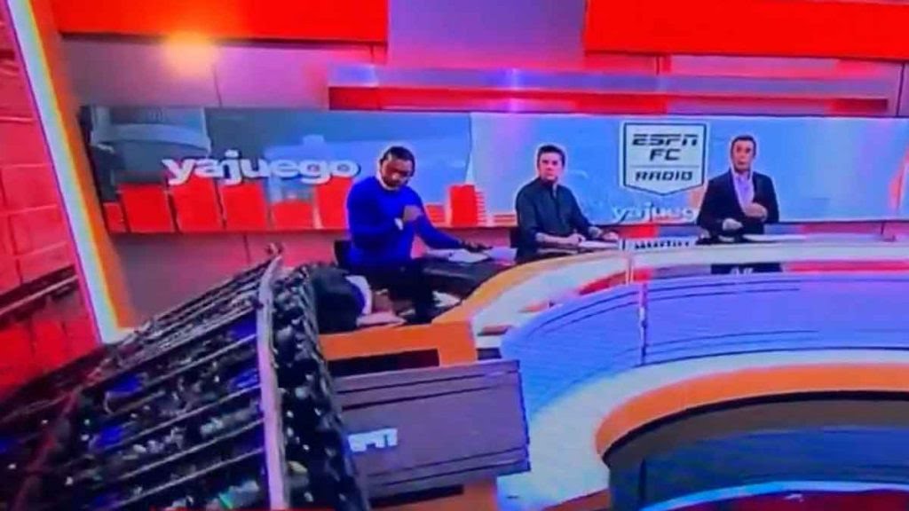 Así fue como un Periodista de ESPN fue aplastado por una pantalla gigante