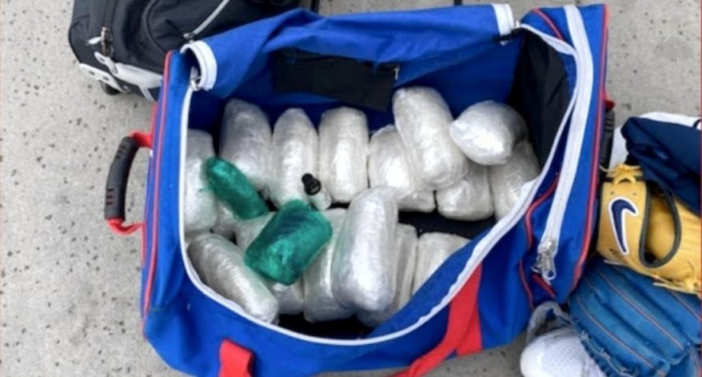Detienen a pelotero mexicano de los Cachorros de Chicago por posesión de drogas