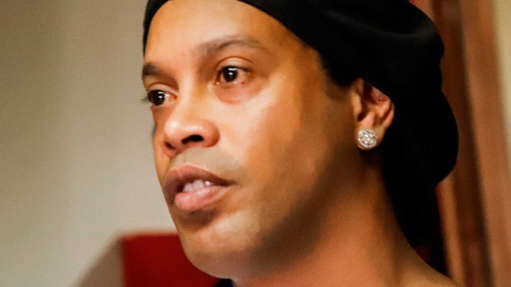 Ronaldinho comenzó a beber de forma desmedida luego de la muerte de su madre
