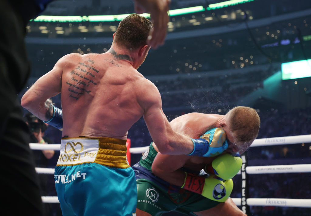 Canelo Álvarez derrota a Saunders por nocaut técnico