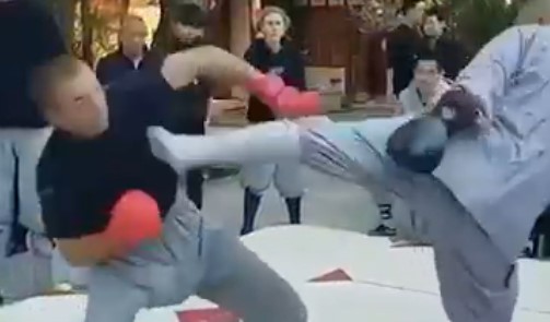 Esta patada de un monje Shaolin a un ex luchador de UFC hace furor en las redes