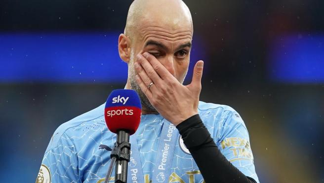 Entre lágrimas Guardiola despide al Kun y suelta la bomba: «Jugará en el Barça con Messi»