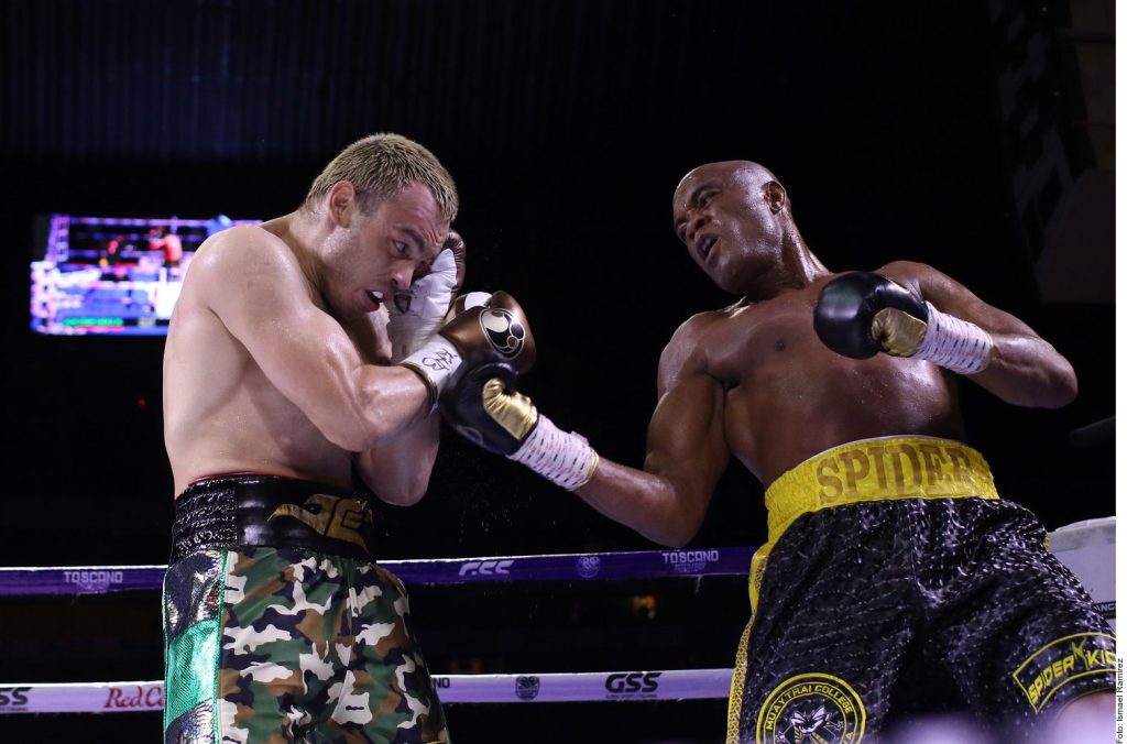 Julio César Chávez Jr. se lleva una paliza de parte de Anderson Silva