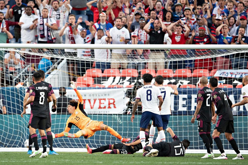 Estados Unidos vence a México en polémica y dramática final de la Nations League