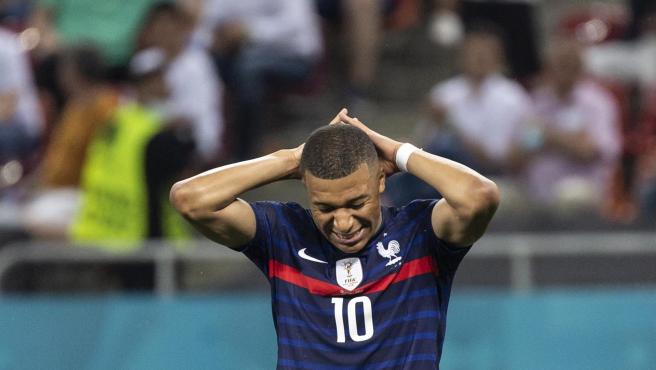 Pelé anima a Mbappé tras su penalti fallado, pero el jugador considera que ha fracasado