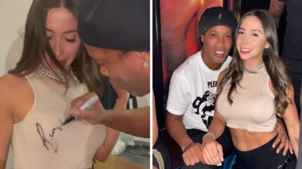 Ronaldinho y el autógrafo viral en las bubis de una modelo