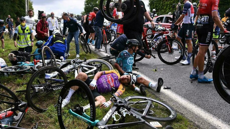 Detenida la espectadora que provocó caída masiva en el Tour de Francia