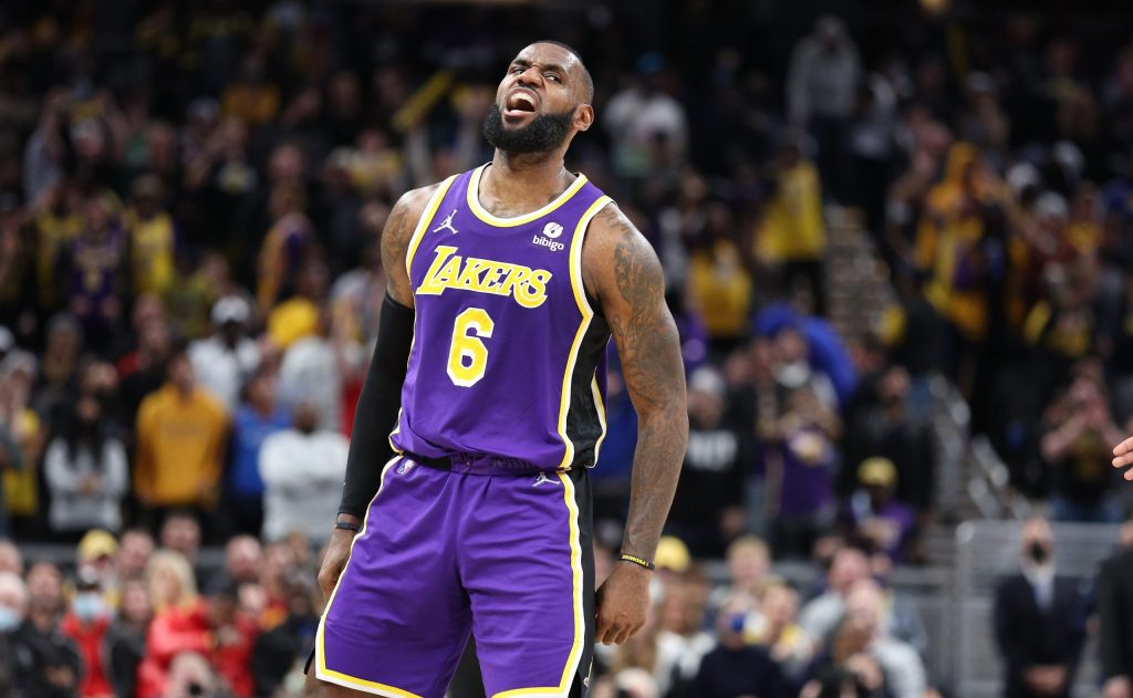 La costosa multa que la NBA le impuso a LeBron James por hacer un “gesto obsceno” en un partido